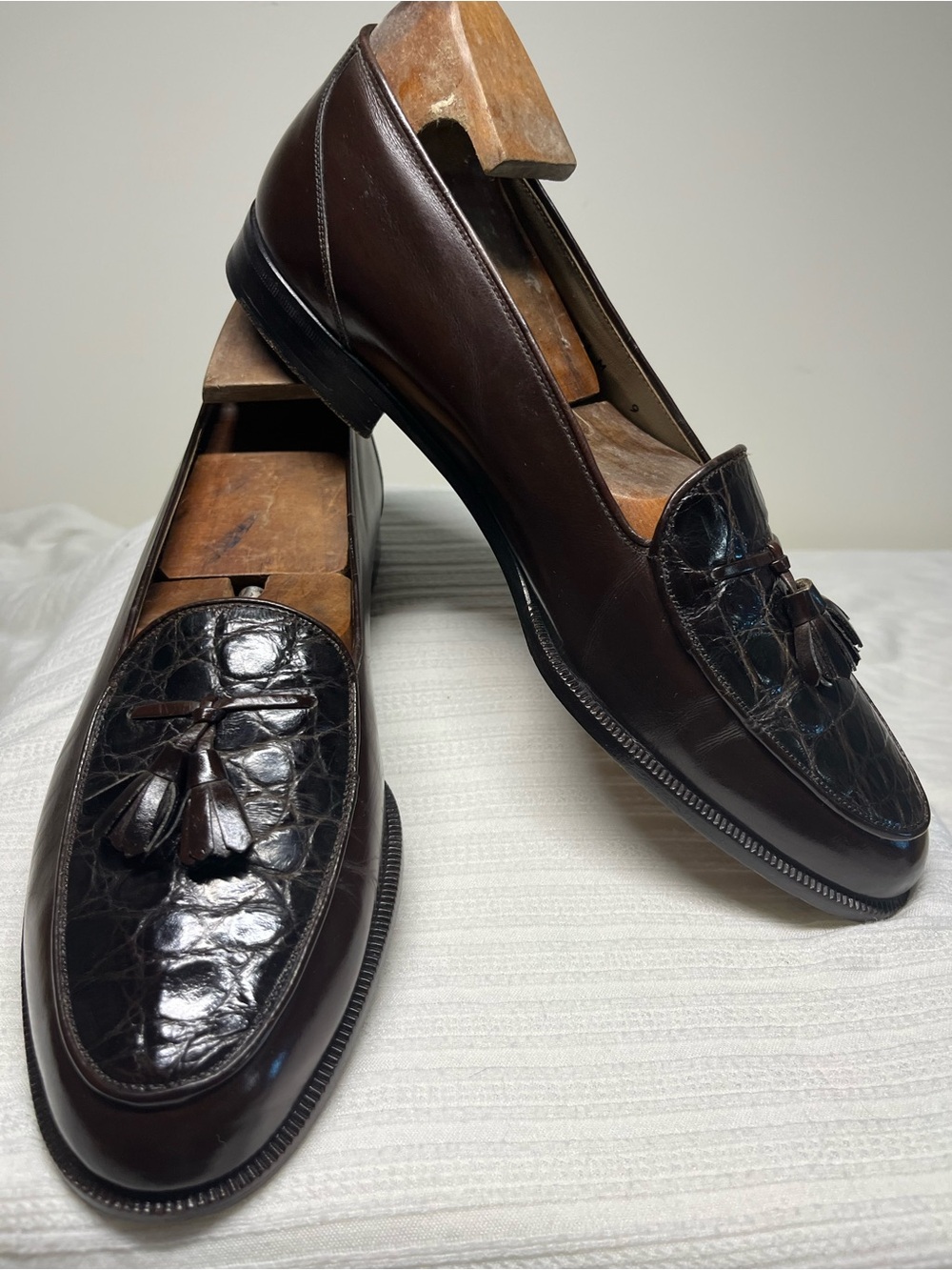 Neiman Marcus Brown Crocodile Vamp Tassel Loafers